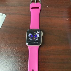 Apple Watch SE Series Comes With Box And Charger